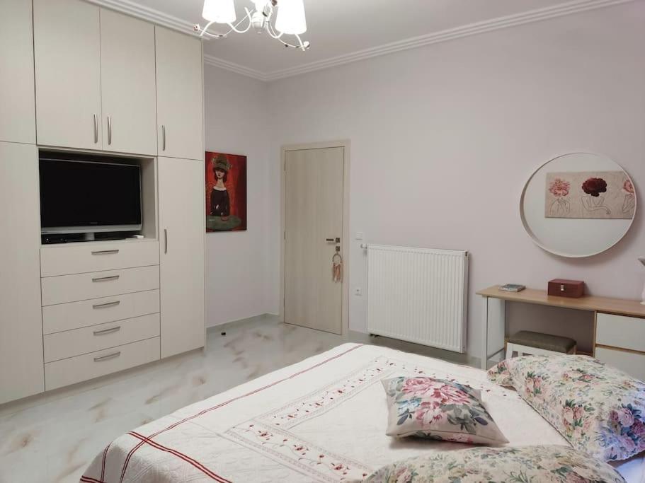 Ebony And Ivory Suites Дросия Экстерьер фото
