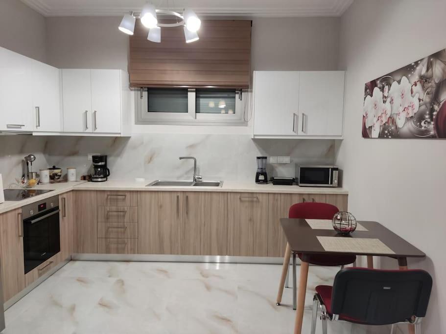 Ebony And Ivory Suites Дросия Экстерьер фото